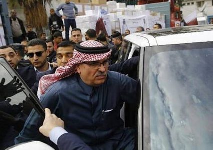 السفير القطري محمد العمادي يغادر قطاع غزة