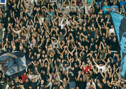 بطريقة ساخرة... جماهير نابولي ترحب بعودة ساري إلى يوفنتوس