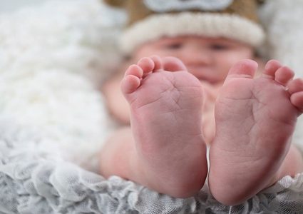 ولادة أول "طفل معجزة" من أمريكية خضعت لعملية "حرمتها الإنجاب"