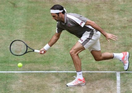 فيدرر يتخطى تسونغا بصعوبة