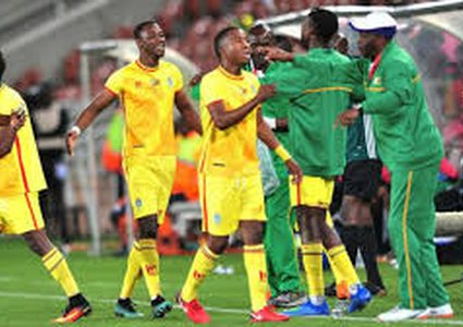 انتهاء أزمة منتخب زيمبابوي قبل لقاء الافتتاح