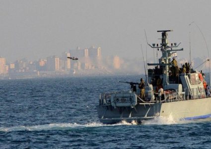 زوارق الاحتلال تطلق النار صوب مراكب الصيادين في بحر بيت لاهيا