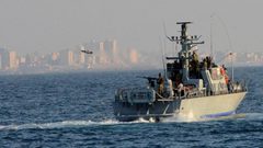 زوارق الاحتلال تطلق النار صوب مراكب الصيادين في بحر بيت لاهيا