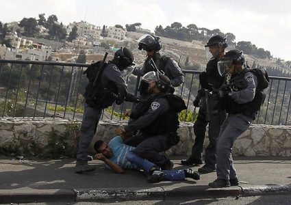 الاحتلال يعتقل 3 مقدسيين من البلدة القديمة