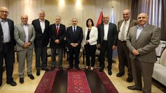 وفد من نابلس يلتقي اشتية