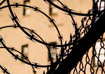 6 أسرى يدخلون أعواماً جديدة في سجون الاحتلال