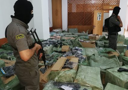 ضبط كمية كبيرة من الألعاب الممنوعة والخطيرة بالخليل