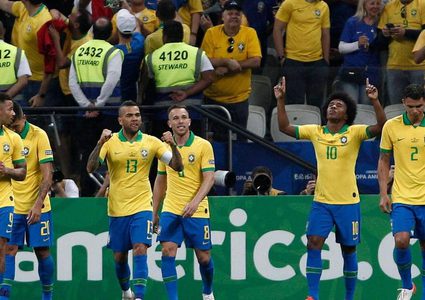 البرازيل تسحق بيرو وتبلغ دور الثمانية في كوبا أميركا