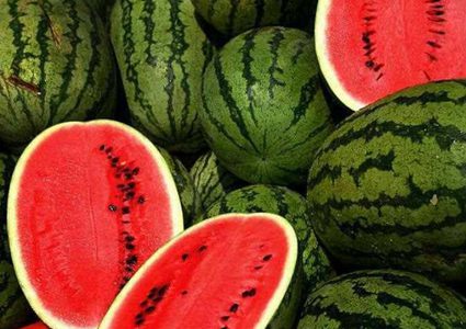 شاب أفغاني يأكل 8 بطيخات في 30 دقيقة..!