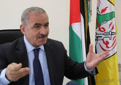 اشتية يتعهد بحماية حرية التعبير