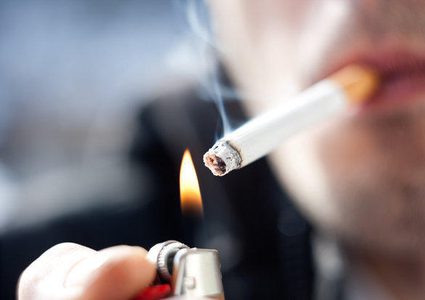 دراسة: المدخنون أكثر عرضة للمعاناة من ألم الظهر والمفاصل