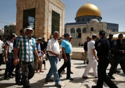 مستوطنون يقتحمون المسجد الأقصى