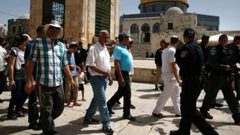 مستوطنون يقتحمون المسجد الأقصى