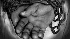 الأسرى والمحررين تفتتح معرض أجساد مكبلة في البيرة