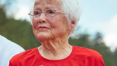 مسنة بعمر ال103 تصنع التاريخ .. وتحقق رقما قياسيا عالميا !