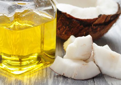 فوائد استخدام زيت جوز الهند لتنظيف الاسنان