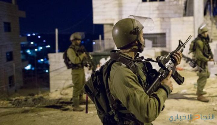 اعتقال (16) مواطنًا بالضفة