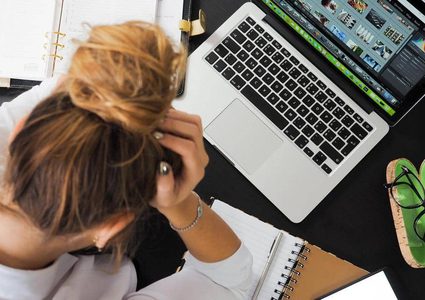 دراسة تحذر من مخاطر العمل لساعات طويلة