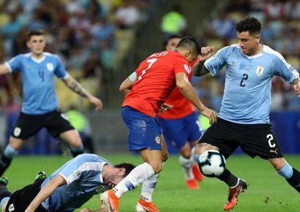 الأوروغواي تتصدر وتنجو من "فخ" كولومبيا