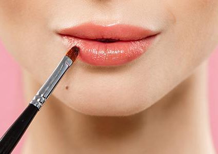 أهمية المرطبات الطبيعية للشفاه