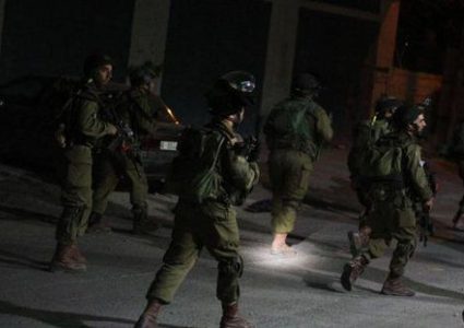 قوات الاحتلال تعتقل 4 شبان في مدينة الخليل