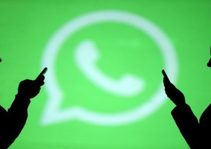 شاب عربي يمثل أمام القضاء الإماراتي بسبب رسائل "واتس أب"