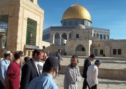 مستوطنون يقتحمون الأقصى بحراسة قوات الاحتلال