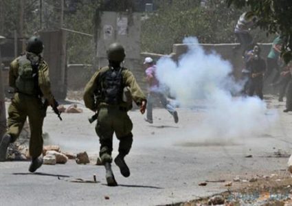 اعتقالات وحالات اختناق خلال مواجهات مع الاحتلال في مخيم جنين