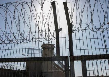 تركيب أجهزة هواتف عمومية في قسم"4" في سجن"الدامون"