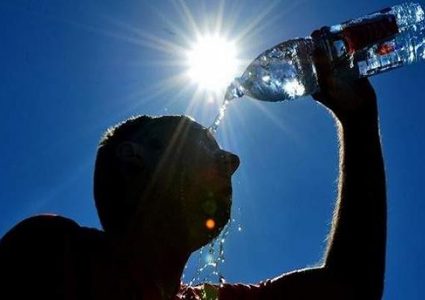 طقس الثلاثاء: كتلة هوائية حارّة وتحذيرات من التعرض للشمس