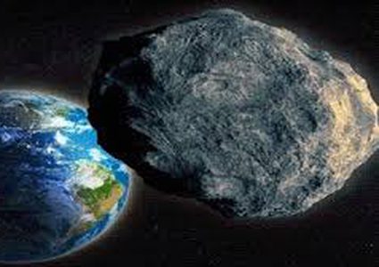 الخميس.. كويكب يزن 3 أضعاف طول ملعب كرة القدم يمر بالأرض