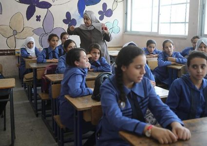 الأردن تعلن تحملها تكلفة طباعة كتب مدارس "الأونروا" في المملكة