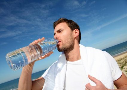 هل يؤدي شرب الماء بكميات كبيرة للإضرار بالجسم ؟