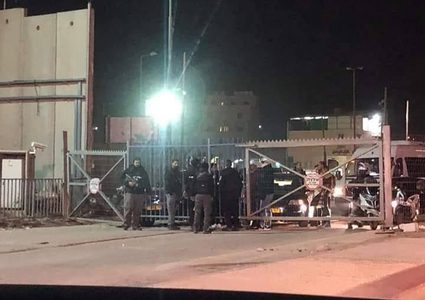 الاحتلال يغلق حاجز قلنديا العسكري شمال القدس المحتلة