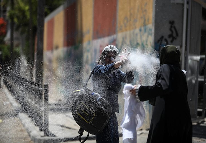 طالبات الثانوية العامة في غزة ، يحتفلن باليوم الأخير في امتحانات الثانوية النهائية ، والمعروفة باسم "التوجيهي" جدير ذكره أنه تقدم أكثر من 76130 طالبًا في الضفة الغربية وقطاع غزة لاختبار التوجيهي الذي يؤهلهم للدخول الجامعة.