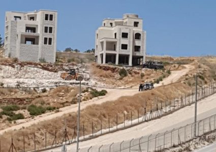 الاحتلال يمهد لهدم 100 شقة سكنية في وادي الحمص