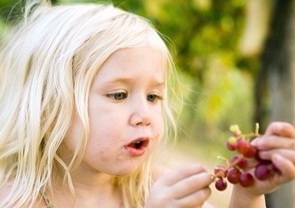 تعرف على أنواع الخضراوات والفواكة الخطيرة على صحة الأطفال