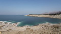 هزة أرضية تضرب البحر الميت