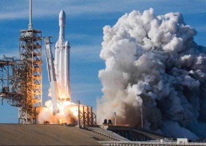 "سبيس إكس" تطلق الصاروخ الأضخم والمحمل بـ24 قمر صناعي