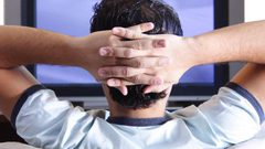 دراسة: المكوث مدة طويلة أمام التلفاز يؤثر سلباً على الصحة