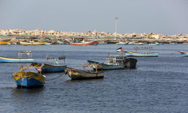 الاحتلال يوسع مساحة الصيد في بحر غزة