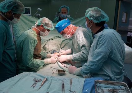 شاب يعود للحياة بمعجزة بعد توقف قلبه 20 دقيقة