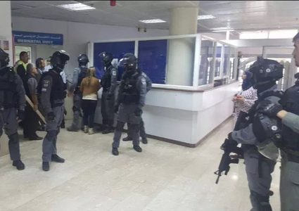 الاحتلال يعتقل شابين بعد اقتحامه مستشفى المقاصد بالقدس