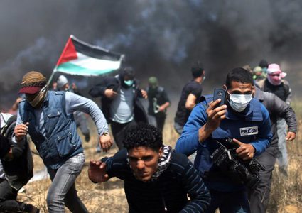 غزة : مركز الميزان يستنكر استهداف المشاركين في مسيرات العودة