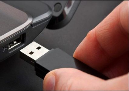 مخترع "الفلاش ميموري" يعتذر للعالم عن الصعوبات يواجهونها بسببه