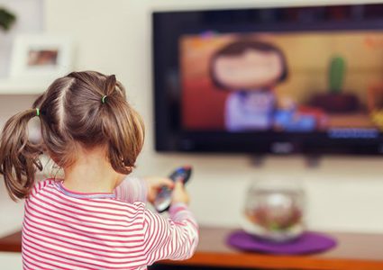 الشاشات والتلفاز والحواسيب.. أضرار لا تنتهي