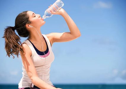 خطورة اعادة استخدام زجاجة المياه البلاستيكية