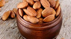 فوائد اللوز للمرأة الحامل