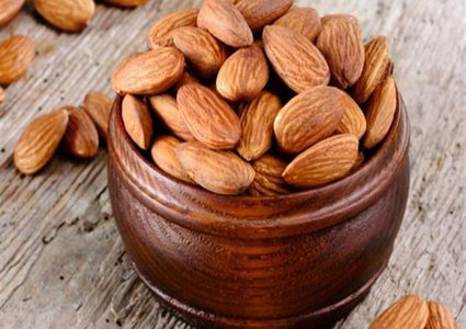 فوائد اللوز للمرأة الحامل