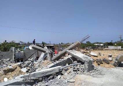 سلطة أراضي حماس تهدم منزل المواطن دوحان بخانيونس